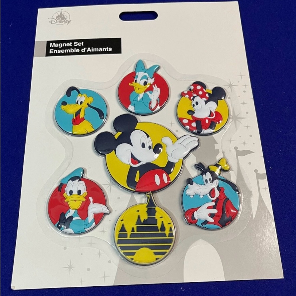 DISNEY PARKS FAB 5  MICKEY AND FRIENDS MAGNET SET NEW